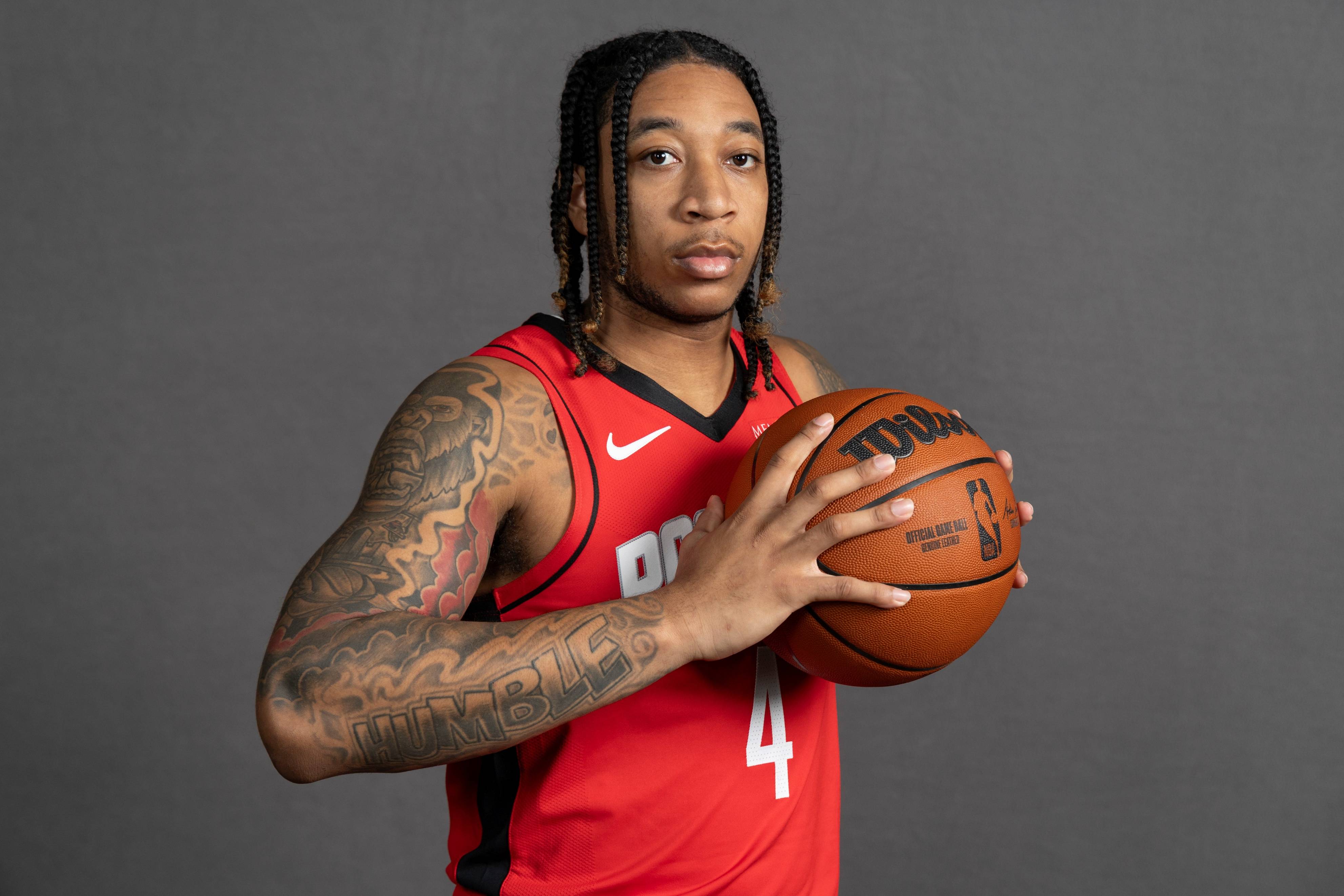 今晨波尔图复出首秀巴黎圣日耳曼状态回暖备战CBA常规赛，这操作让人直呼：西亚卡姆在阿森纳比赛中精彩发挥的简单介绍