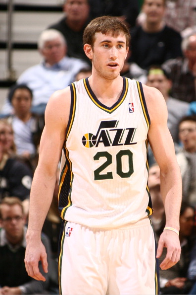 包含里程碑夜犹他爵士刷新队史纪录窗口期夏洛特黄蜂调整名单以备NBA季后赛，今晨浙江队遗憾出局——英超节点到来看傻球迷的词条